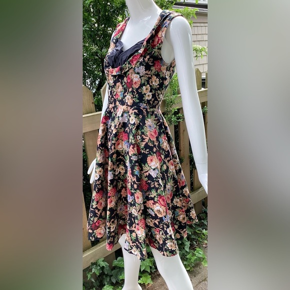 Lindy Bop fit and flair dress, floral, circle skirt, sleeveless, small - Picture 2 of 16